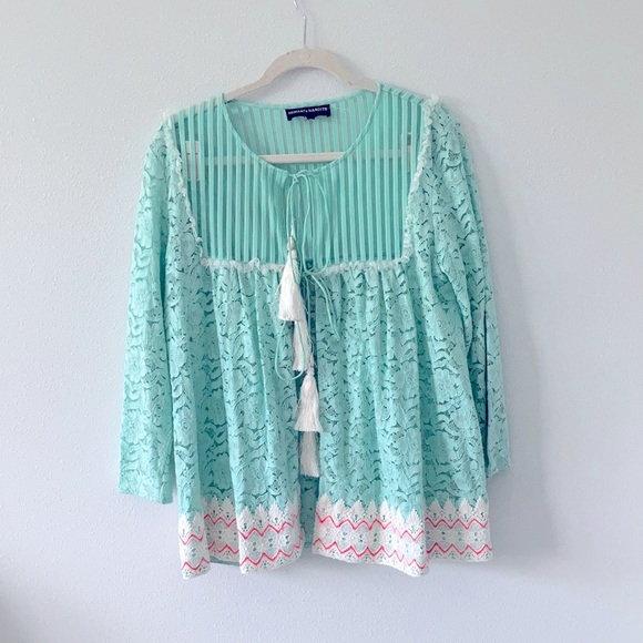 Hemant & Nandita Tie cardy/cape - Picture 2 of 7